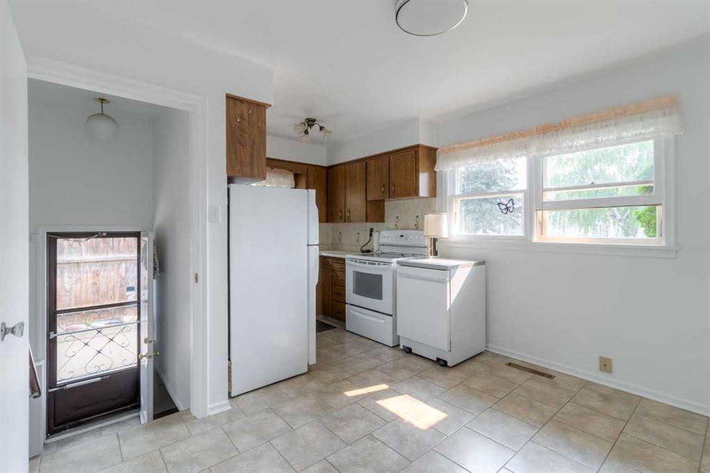 Picture of 1218 18 Street N, Lethbridge Real Estate Listing