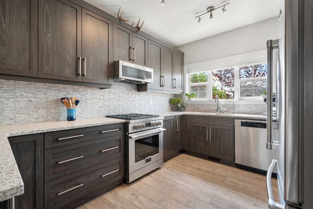 Picture of 426 Nolan Hill Boulevard NW, Calgary Real Estate Listing