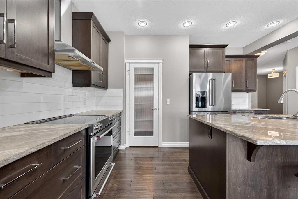 Picture of 30 Evansborough View NW, Calgary Real Estate Listing