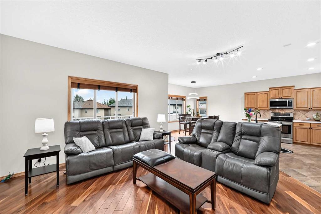 Picture of 145 Panamount Place NW, Calgary Real Estate Listing