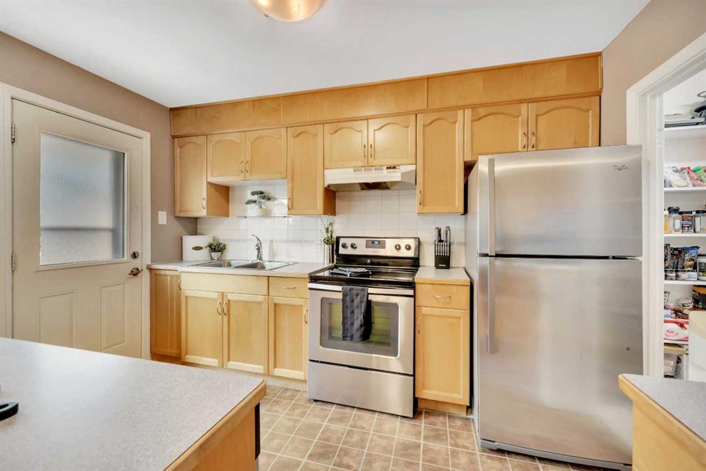 Picture of 37 Poplar Crescent , Springbrook Real Estate Listing