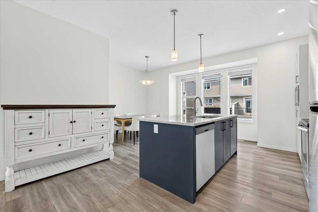 Picture of 435 South Point Lane SW, Airdrie Real Estate Listing