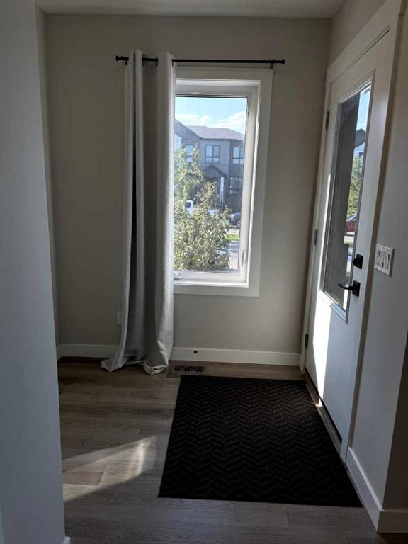 Picture of 24 Silverton Glen Green SW, Calgary Real Estate Listing