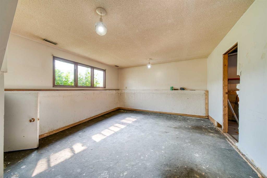 Picture of 1726 Saskatchewan Street , Crossfield Real Estate Listing