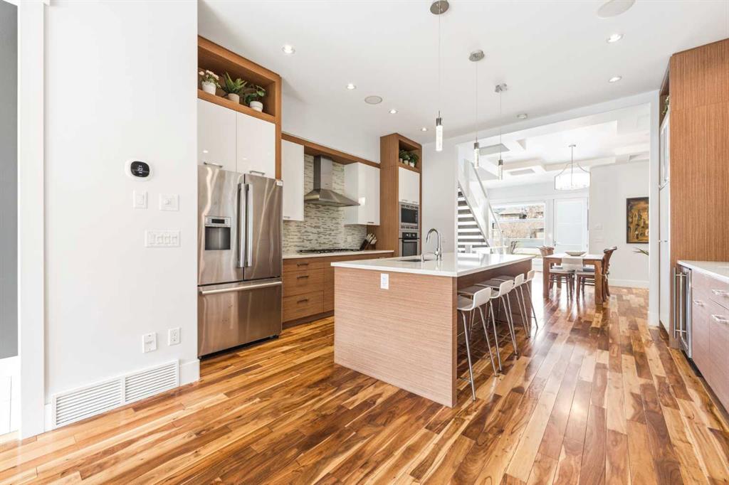 Picture of 2027 42 Avenue SW, Calgary Real Estate Listing