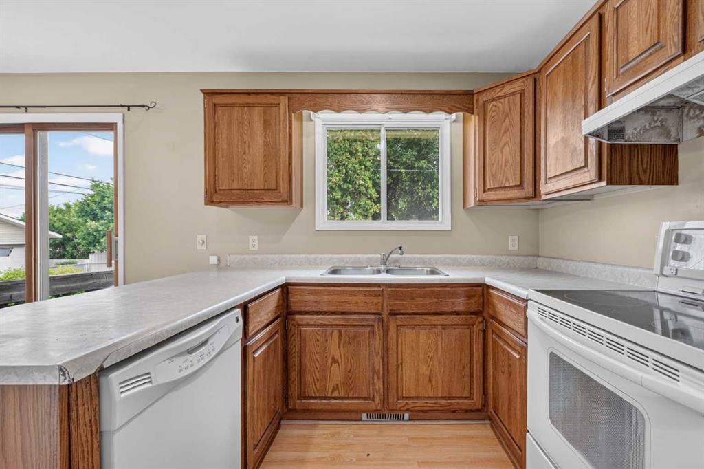 Picture of 5306 51 Ave  , Daysland Real Estate Listing