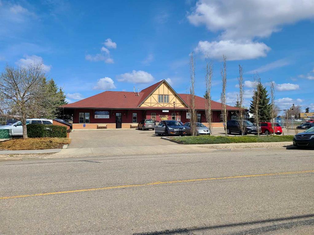 Picture of 104, 4892 46 Street , Lacombe Real Estate Listing