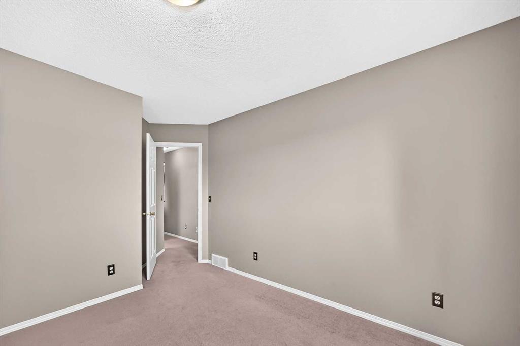 Picture of 163 Valley Crest Close NW, Calgary Real Estate Listing