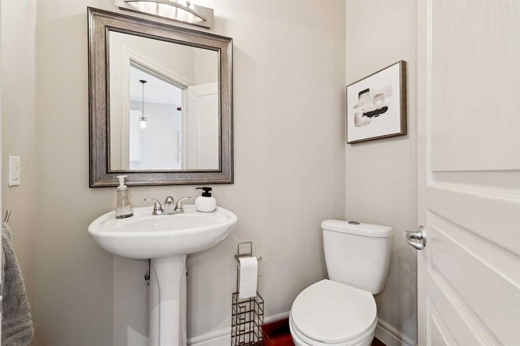 Picture of 3611 Parkhill Street SW, Calgary Real Estate Listing