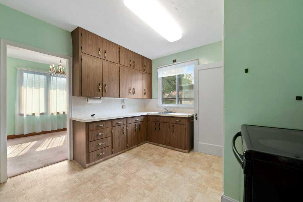 Picture of 313 6 Street SE, Medicine Hat Real Estate Listing
