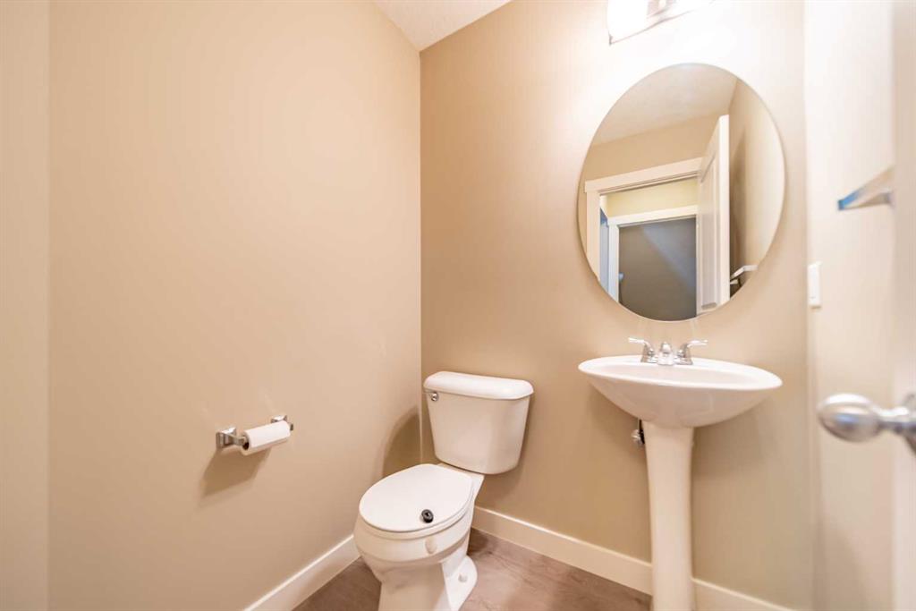 Picture of 941 Mckenzie Towne Manor SE, Calgary Real Estate Listing