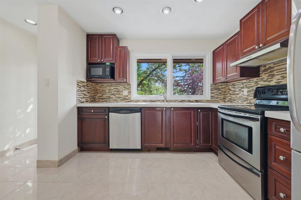Picture of 248 Parkland Crescent SE, Calgary Real Estate Listing