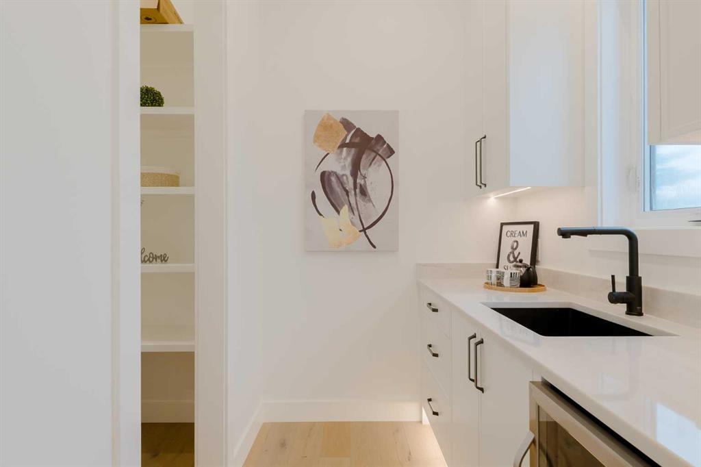 Picture of 2207 Victoria Crescent NW, Calgary Real Estate Listing