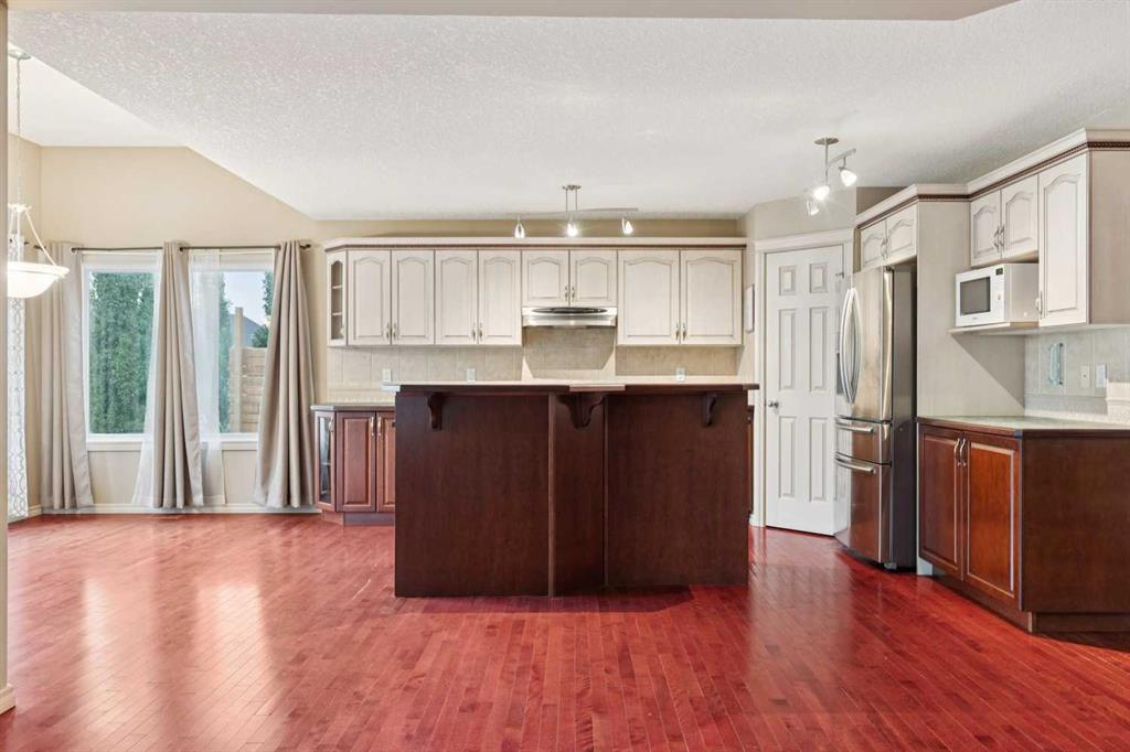 Picture of 763 Cimarron Close , Okotoks Real Estate Listing