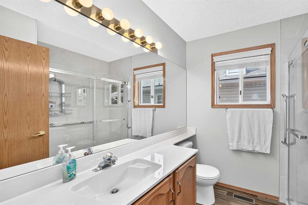 Picture of 108 Woodside Close NW, Airdrie Real Estate Listing
