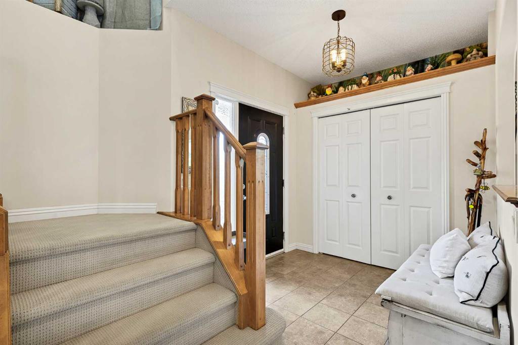 Picture of 1437 Kings Heights Boulevard SE, Airdrie Real Estate Listing