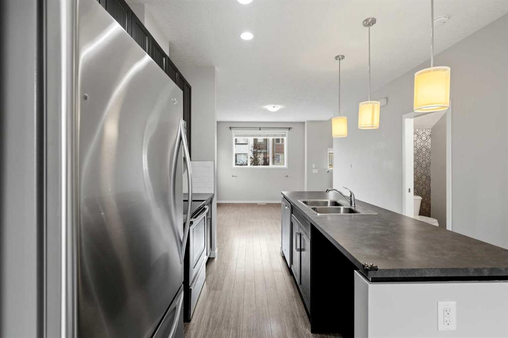 Picture of 656 Copperpond Boulevard SE, Calgary Real Estate Listing
