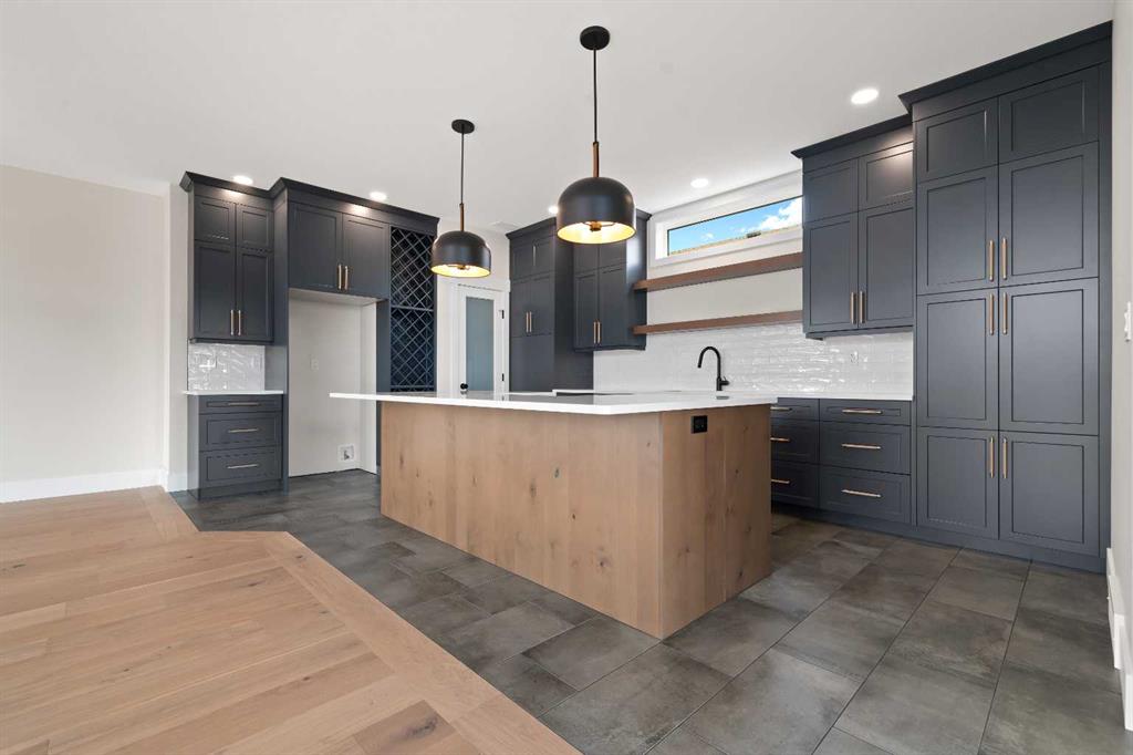 Picture of 935 Maskell Place SE, Redcliff Real Estate Listing
