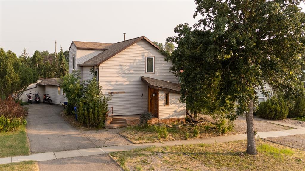 Picture of 335 50 Avenue W, Claresholm Real Estate Listing