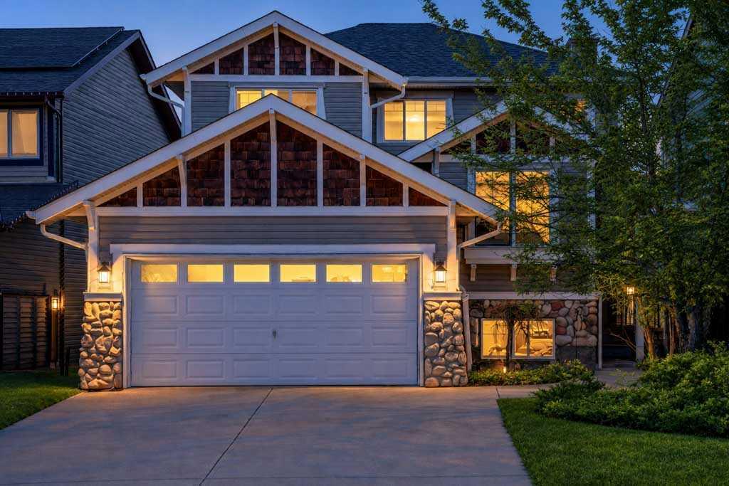 Picture of 40 Cougar Ridge Heights SW, Calgary Real Estate Listing