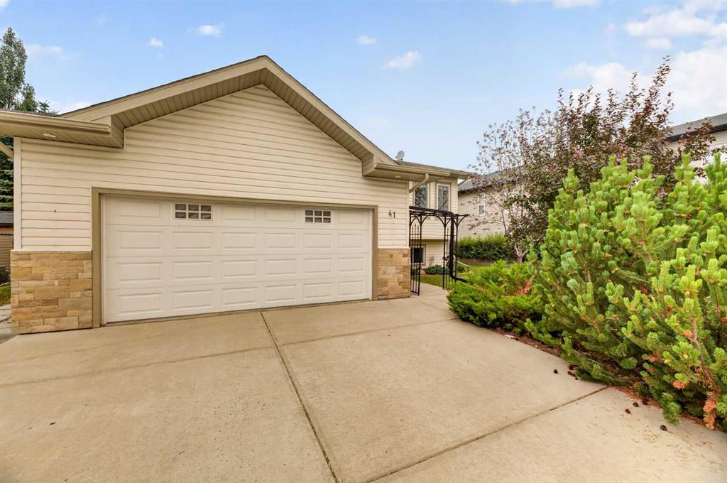 Picture of 41 Deer Coulee Drive , Didsbury Real Estate Listing