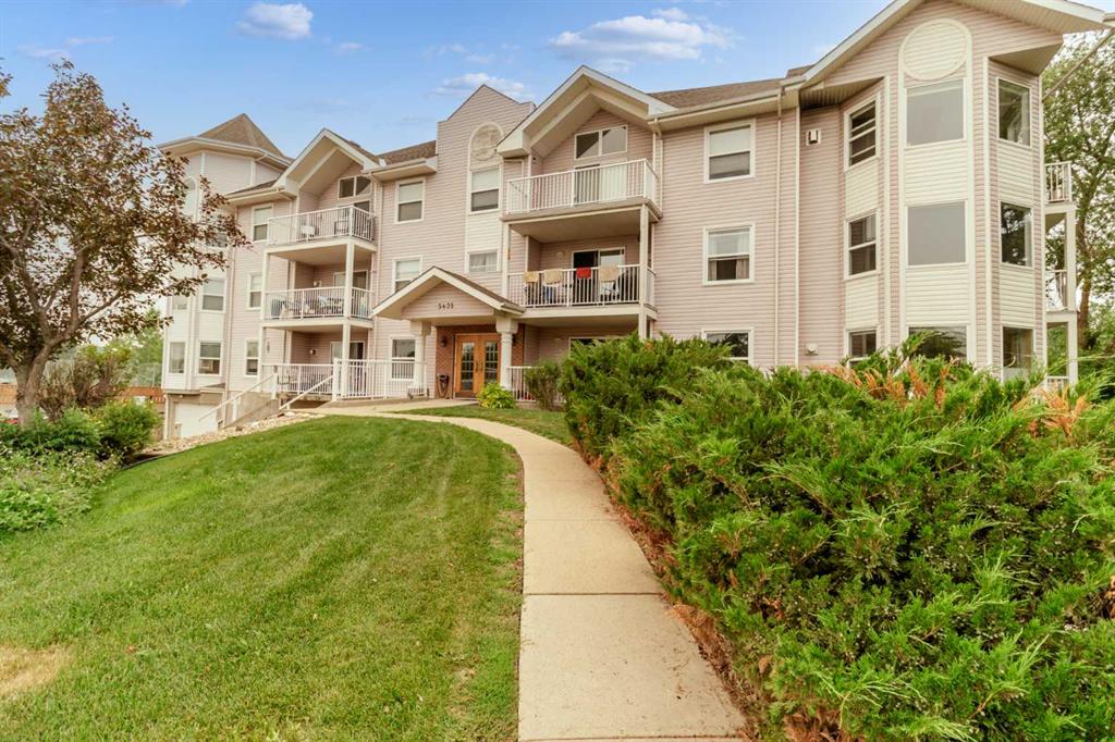 Picture of 105, 5435 Lakeshore Dr,  , Sylvan Lake Real Estate Listing
