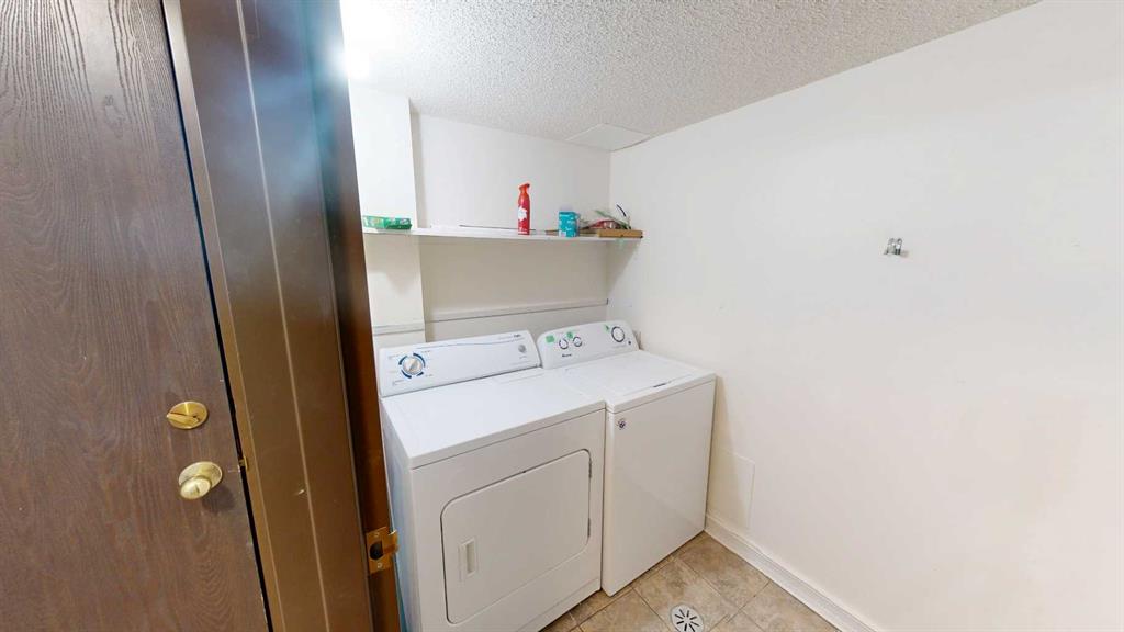 Picture of 212, 401 Columbia Boulevard W, Lethbridge Real Estate Listing