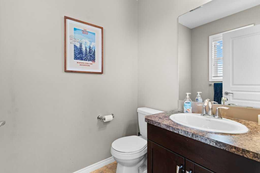 Picture of 32 Reid Court , Sylvan Lake Real Estate Listing