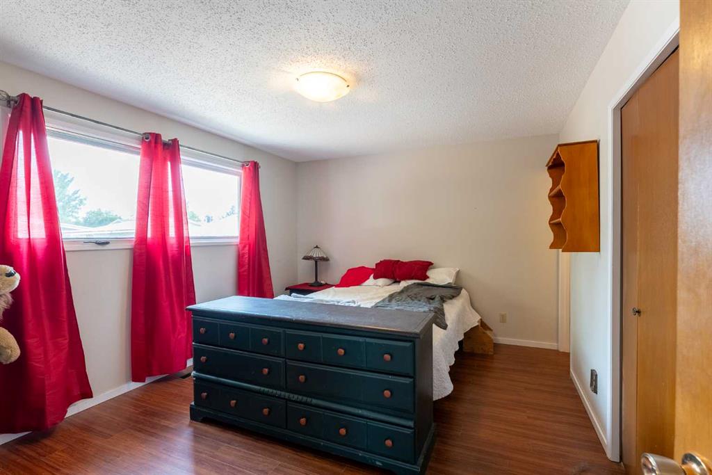 Picture of 85 Park Meadows Boulevard N, Lethbridge Real Estate Listing