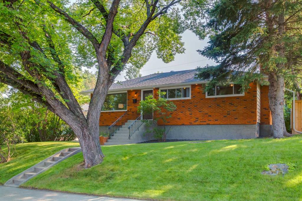 Picture of 131 Thorncrest Road NW, Calgary Real Estate Listing