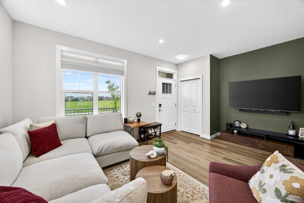 Picture of 1601 Chinook Gate Drive SW, Airdrie Real Estate Listing