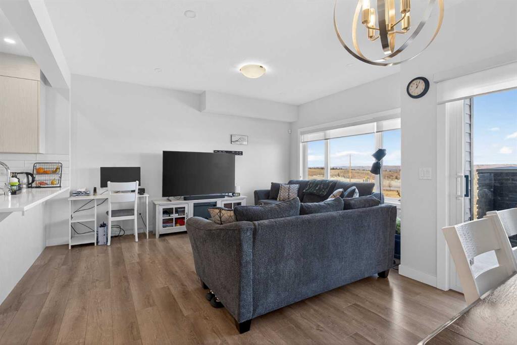 Picture of 116 Crestridge Common SW, Calgary Real Estate Listing