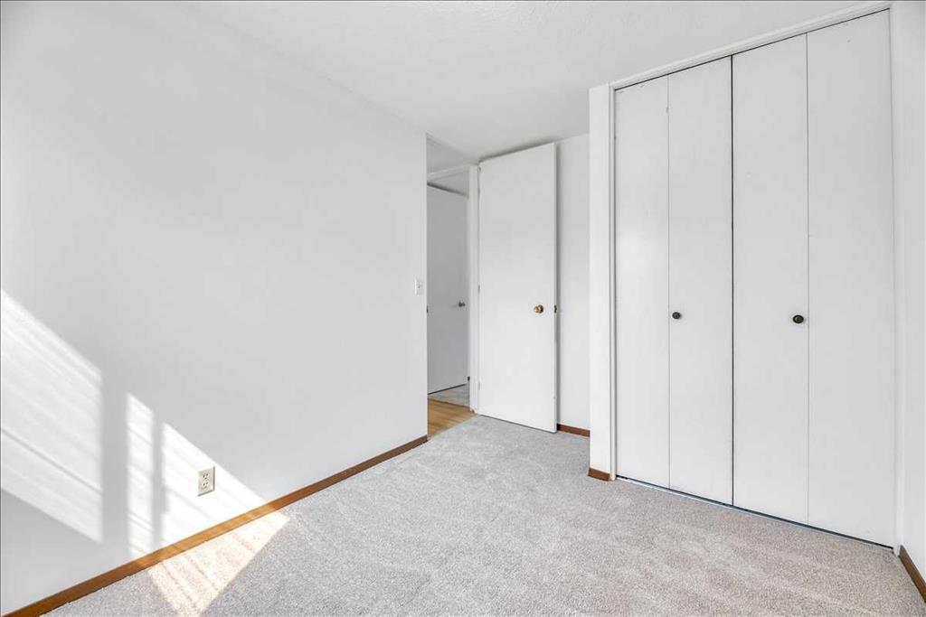 Picture of 19 Windsor Place , Strathmore Real Estate Listing