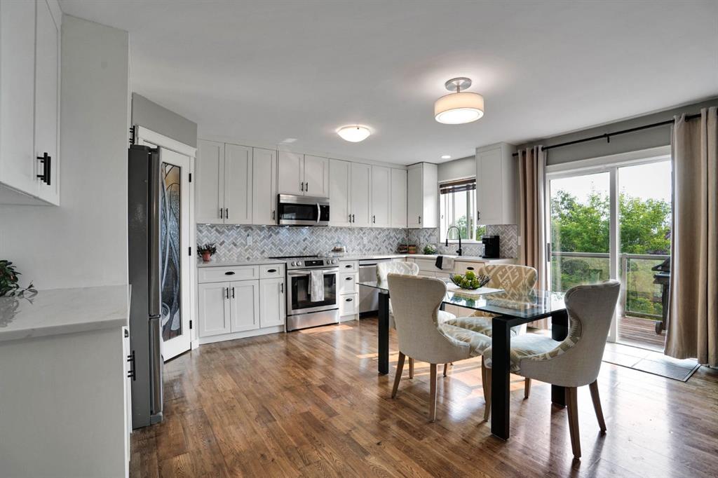 Picture of 418 Long Beach Landing , Chestermere Real Estate Listing
