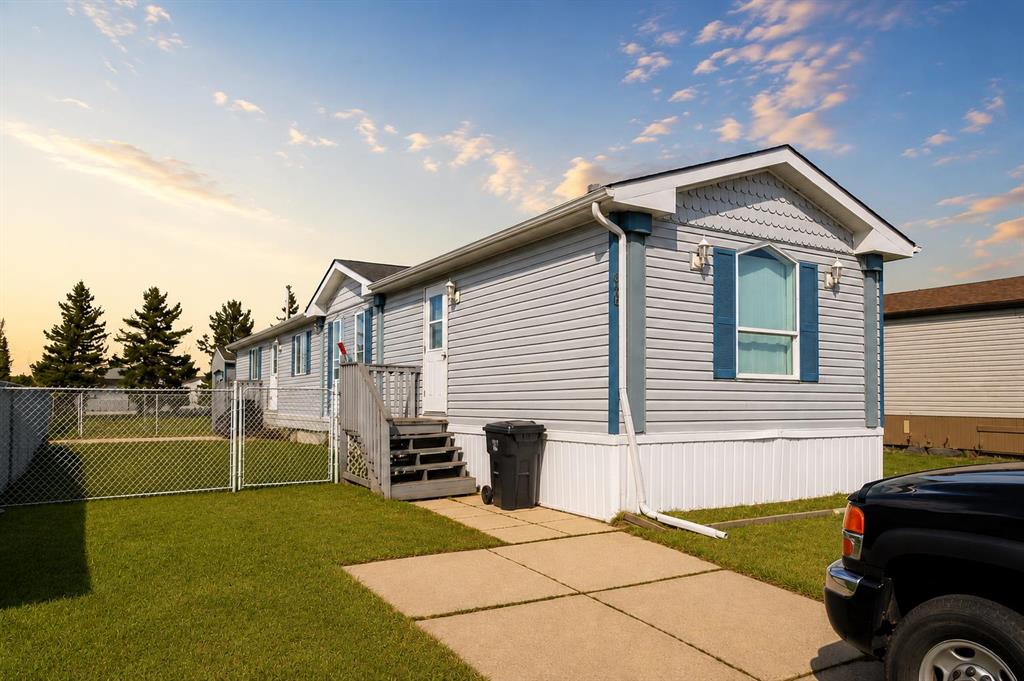 Picture of 220 Silverpointe Drive , Rural Grande Prairie No. 1, County of Real Estate Listing