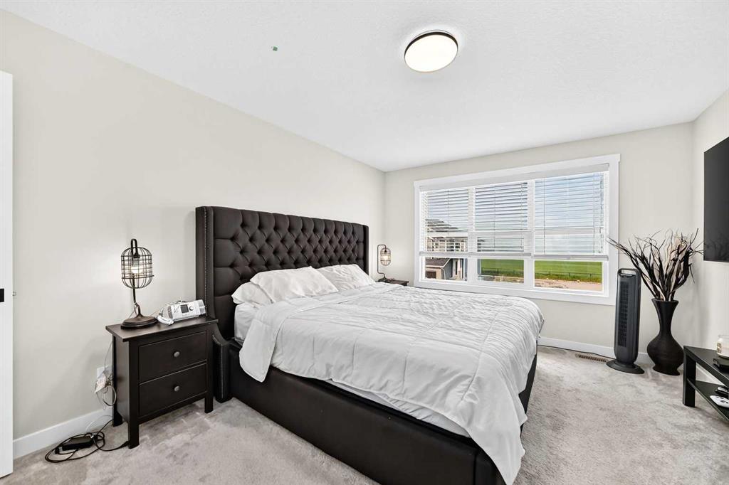 Picture of 427 Kinniburgh Loop , Chestermere Real Estate Listing