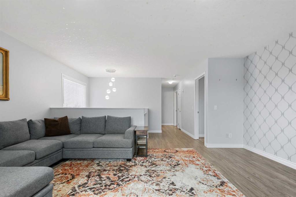 Picture of 210 Highwood Village Place NW, High River Real Estate Listing