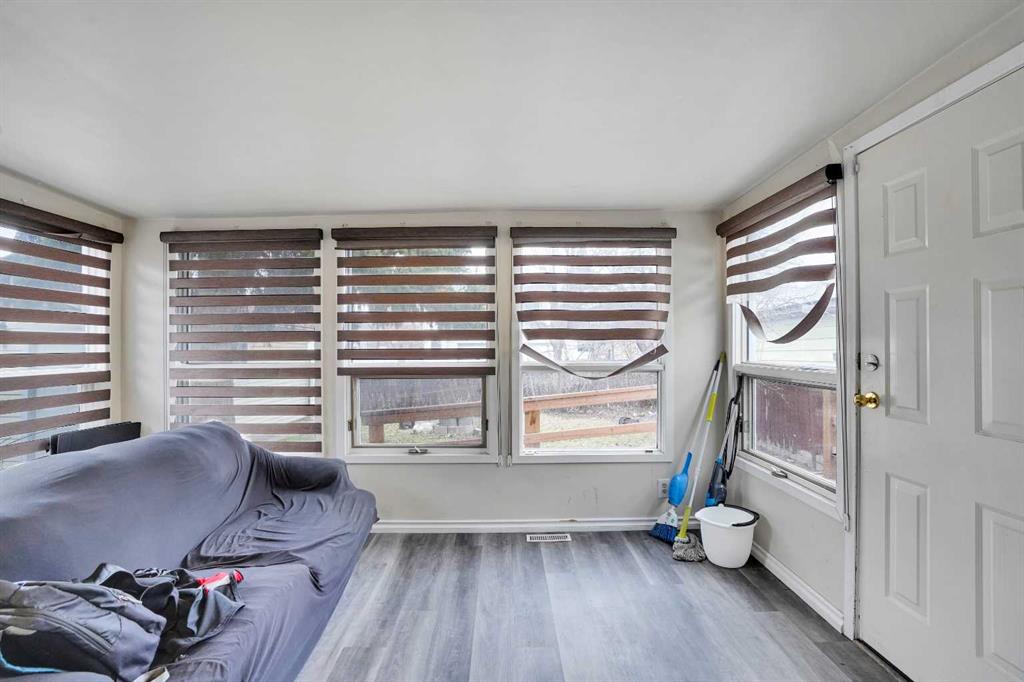Picture of 528 Whiteridge Way NE, Calgary Real Estate Listing