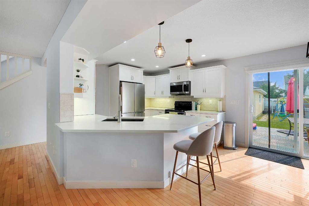 Picture of 5532 Forand Street SW, Calgary Real Estate Listing