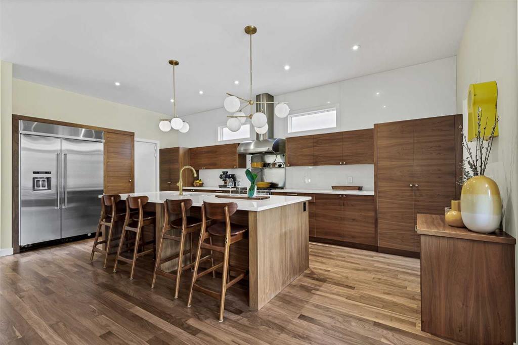 Picture of 2330 7 Avenue NW, Calgary Real Estate Listing