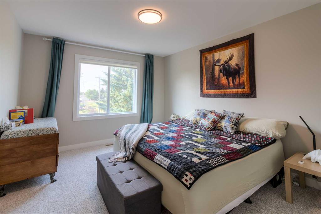 Picture of 4, 1568 Stafford Drive N, Lethbridge Real Estate Listing