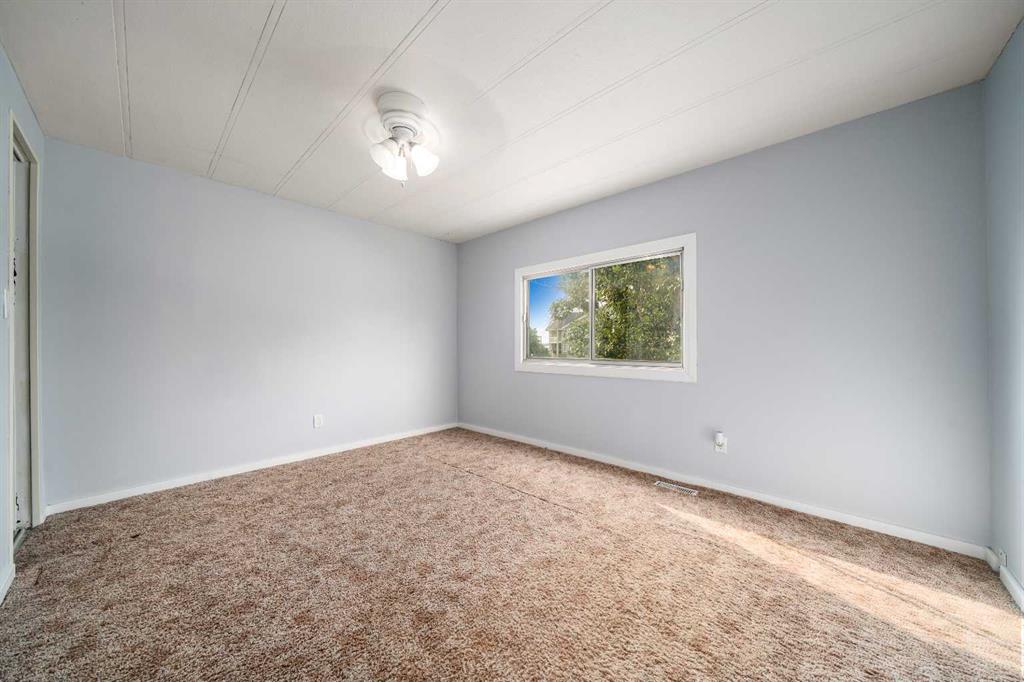 Picture of 17 De Havilland Boulevard SW, Medicine Hat Real Estate Listing
