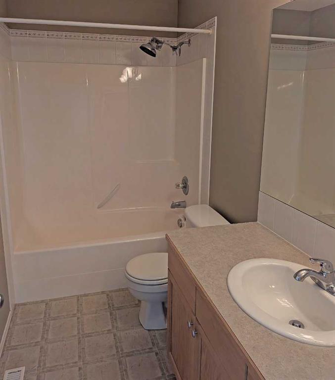 Picture of 34 Coopers Close SW, Airdrie Real Estate Listing