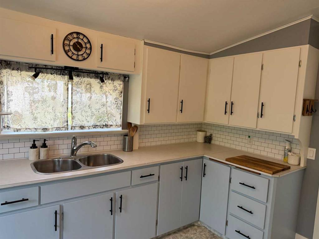 Picture of 204 Whitney Street , Carmangay Real Estate Listing