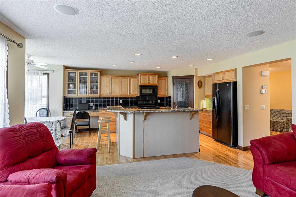 Picture of 23 Royal Oak Terrace NW, Calgary Real Estate Listing