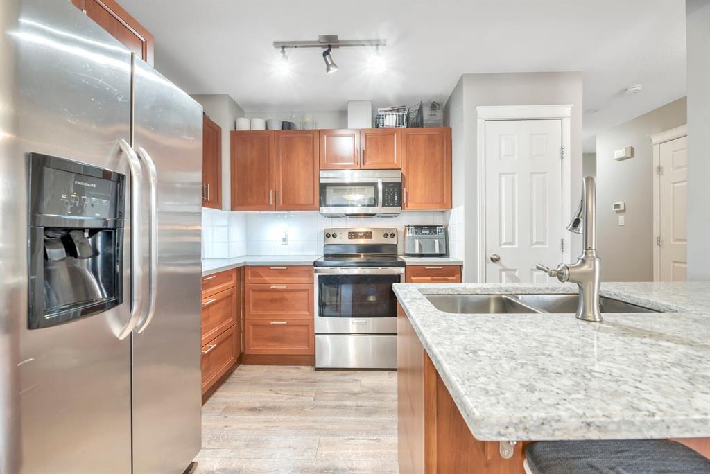 Picture of 127 Hillview Terrace , Strathmore Real Estate Listing