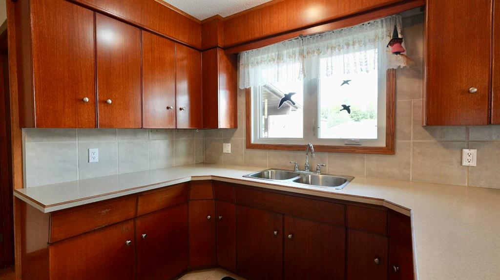 Picture of 4704 48 Avenue , Grimshaw Real Estate Listing
