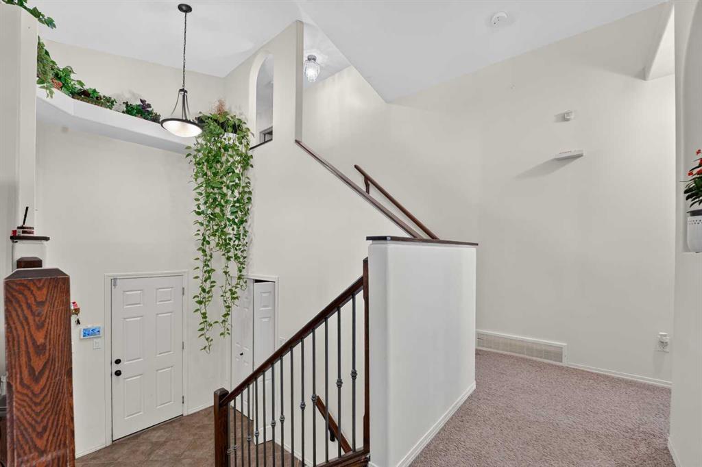 Picture of 62 Coalbanks Gate W, Lethbridge Real Estate Listing