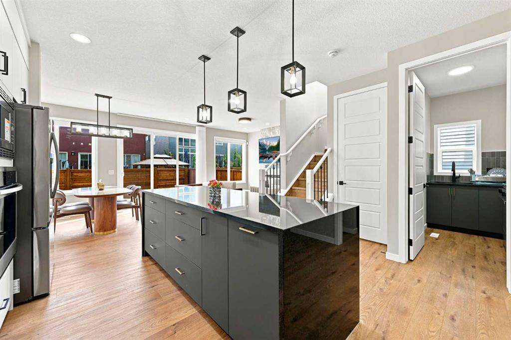 Picture of 945 Chinook Winds  SW, Airdrie Real Estate Listing