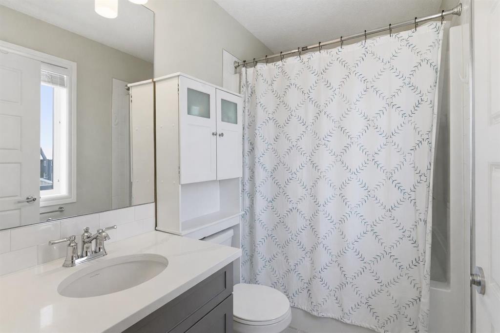 Picture of 580 Savanna Boulevard , Calgary Real Estate Listing